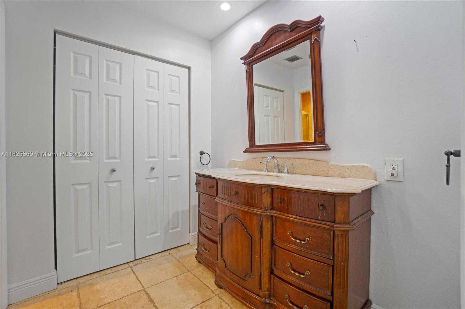 Small Image of 3538 ESTEPONA AVE #D-2, Doral Number 20