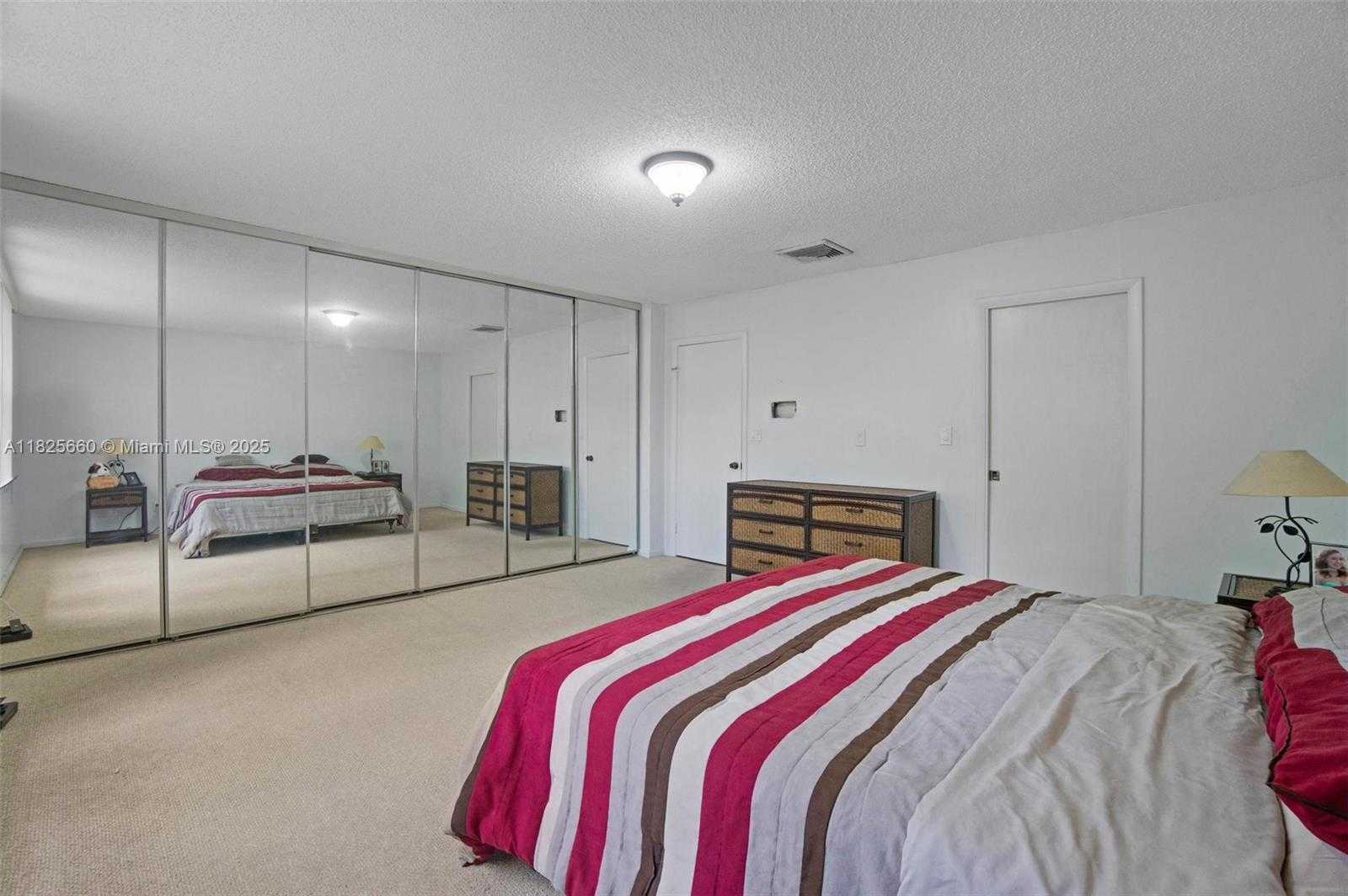 Small Image of 3538 ESTEPONA AVE #D-2, Doral Number 23