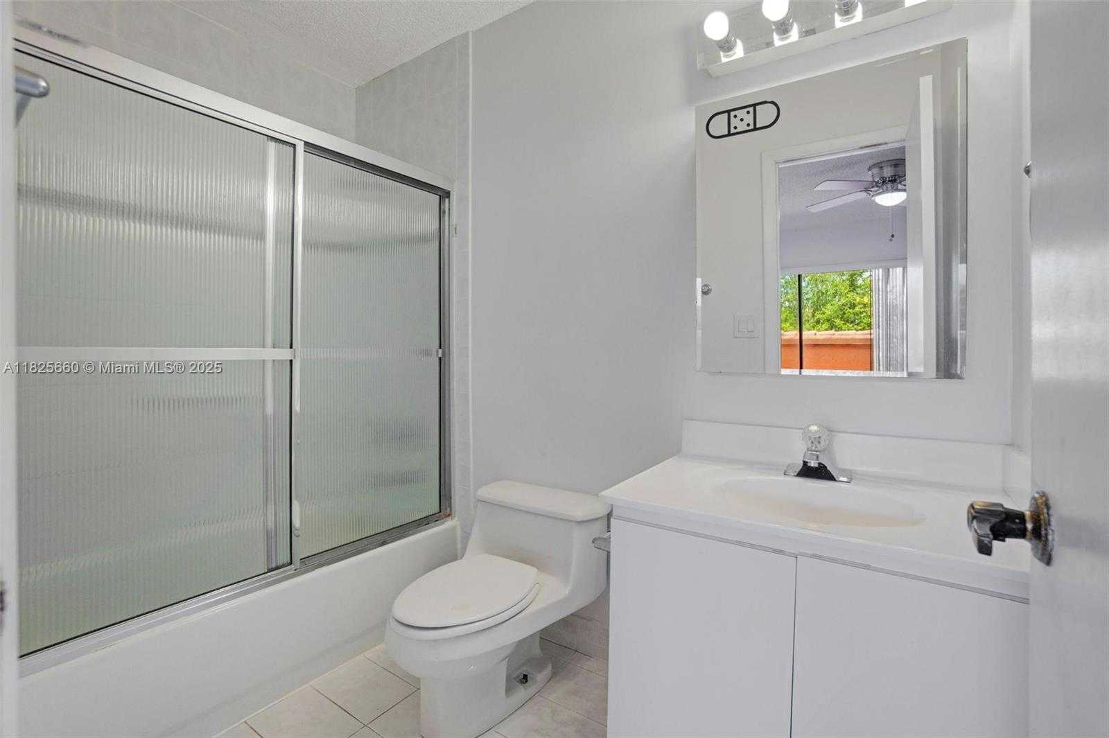 Small Image of 3538 ESTEPONA AVE #D-2, Doral Number 28