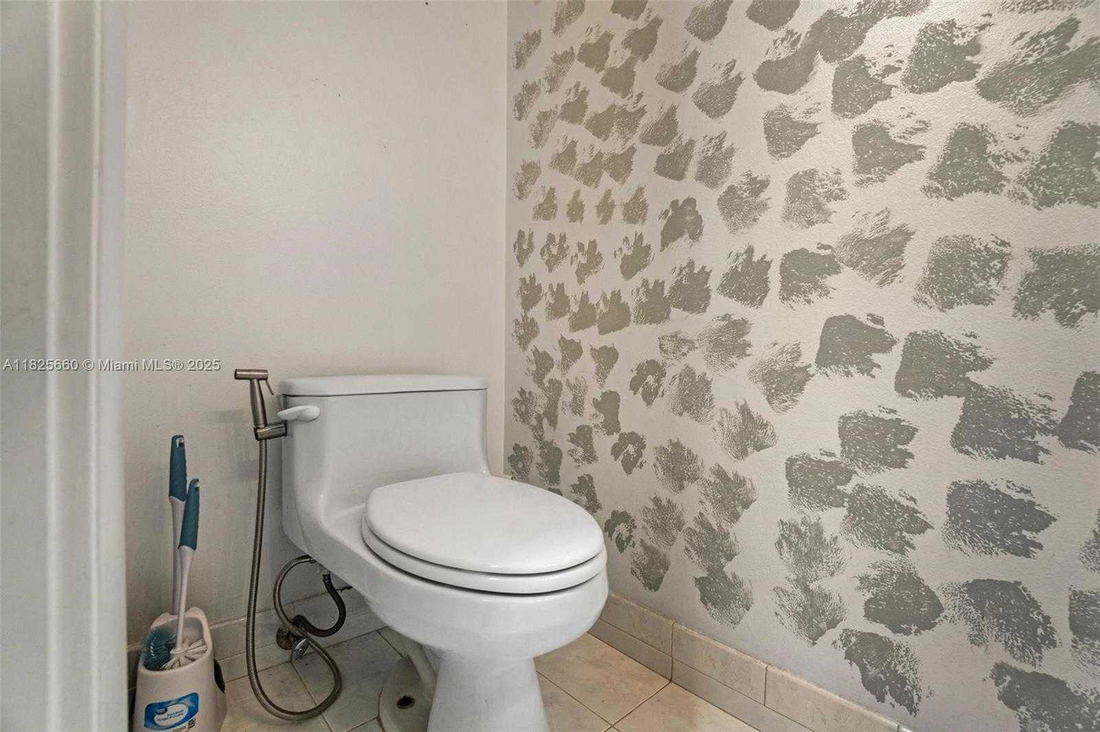 Small Image of 3538 ESTEPONA AVE #D-2, Doral Number 31