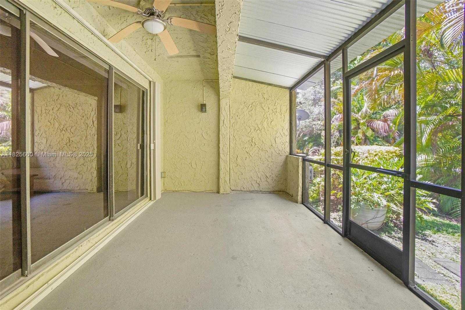 Small Image of 3538 ESTEPONA AVE #D-2, Doral Number 33