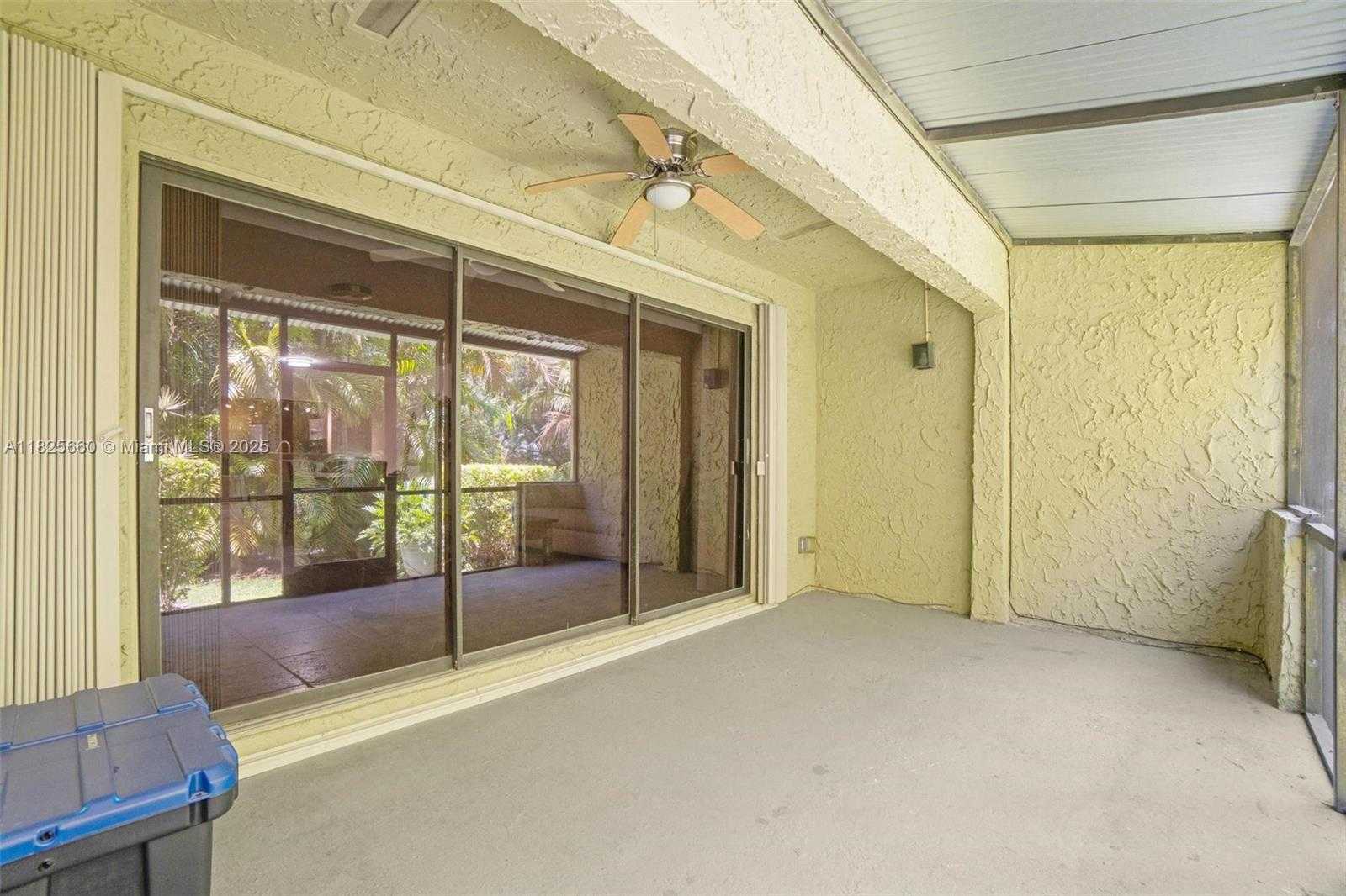 Small Image of 3538 ESTEPONA AVE #D-2, Doral Number 35