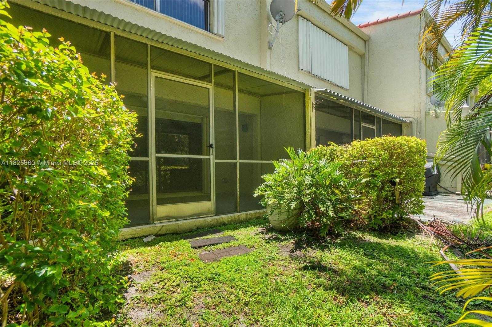 Small Image of 3538 ESTEPONA AVE #D-2, Doral Number 36