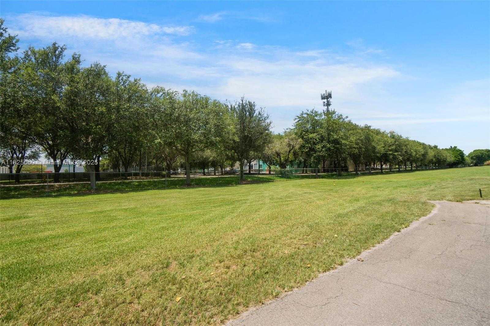 Small Image of 3538 ESTEPONA AVE #D-2, Doral Number 37