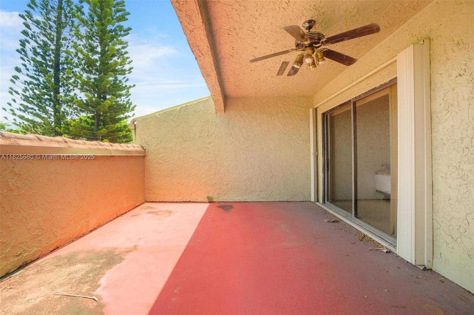 Small Image of 3538 ESTEPONA AVE #D-2, Doral Number 39