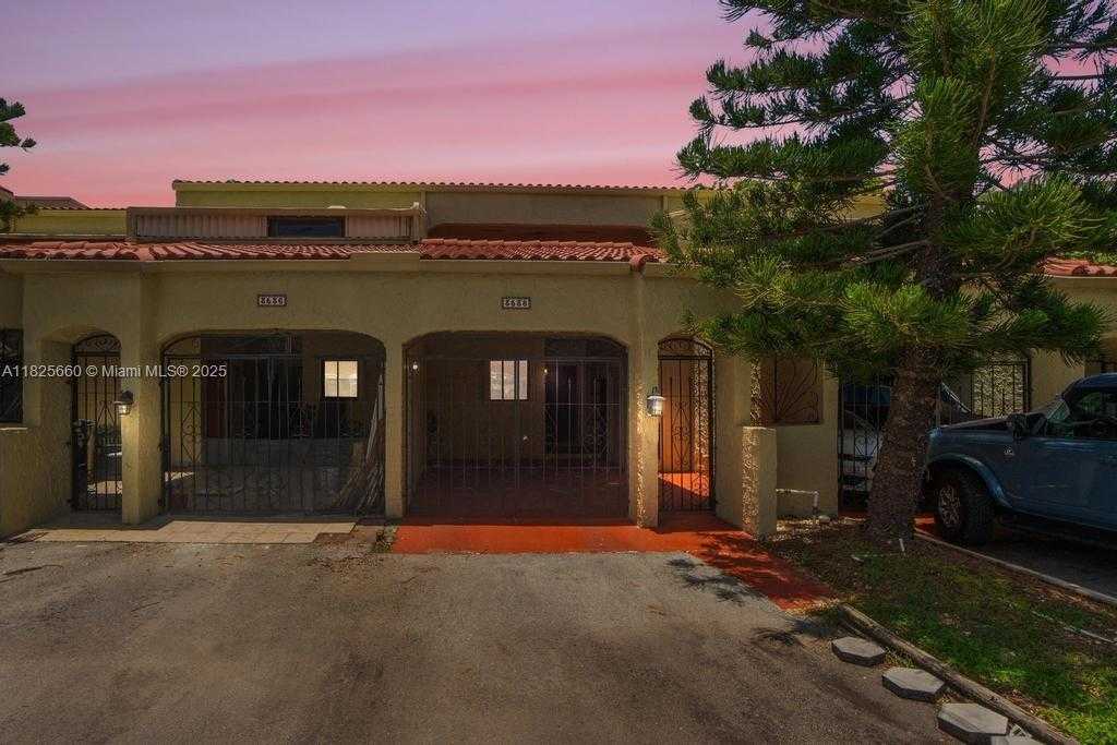 Small Image of 3538 ESTEPONA AVE #D-2, Doral Number 4