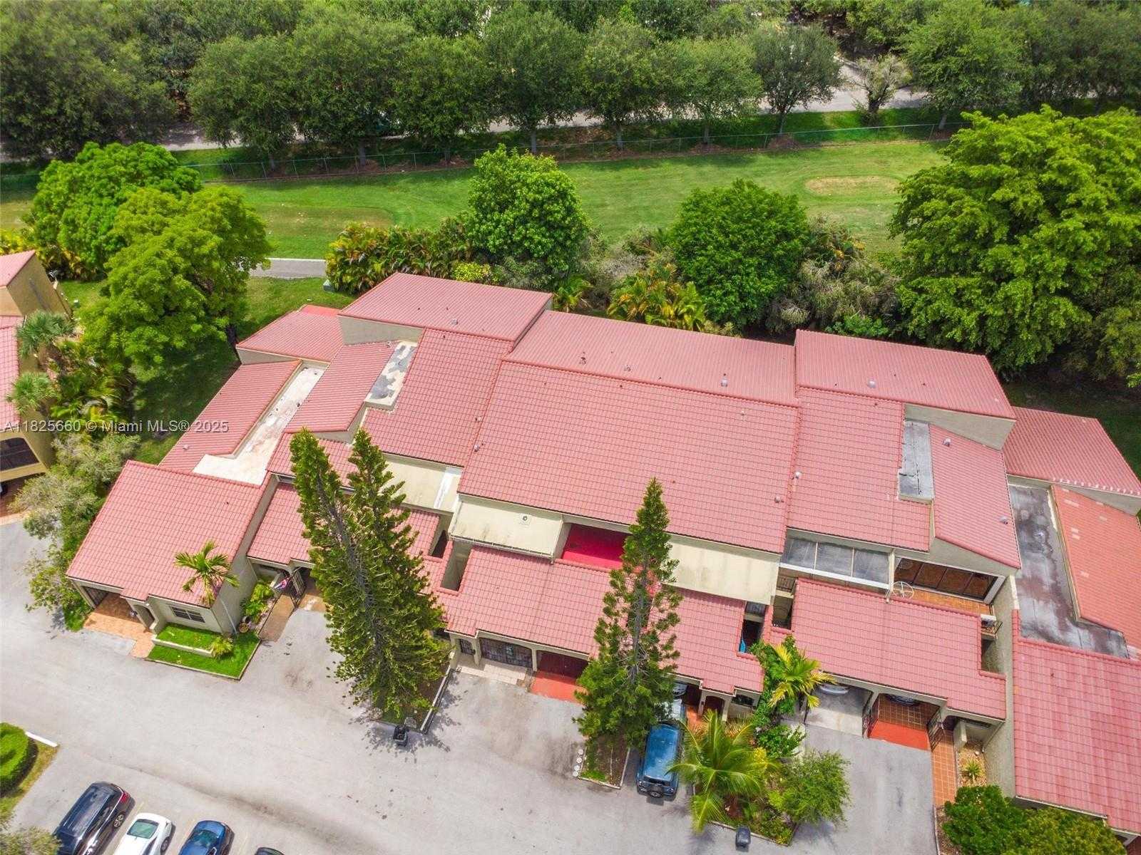 Small Image of 3538 ESTEPONA AVE #D-2, Doral Number 41