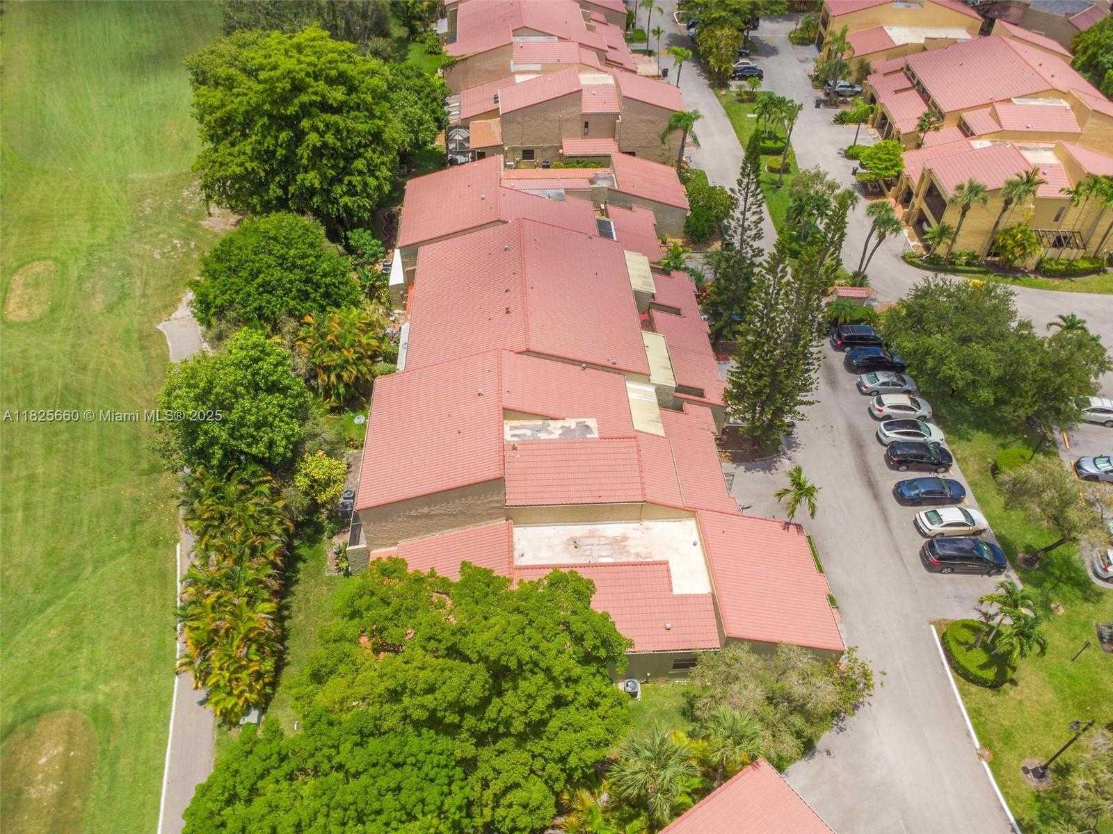 Small Image of 3538 ESTEPONA AVE #D-2, Doral Number 42