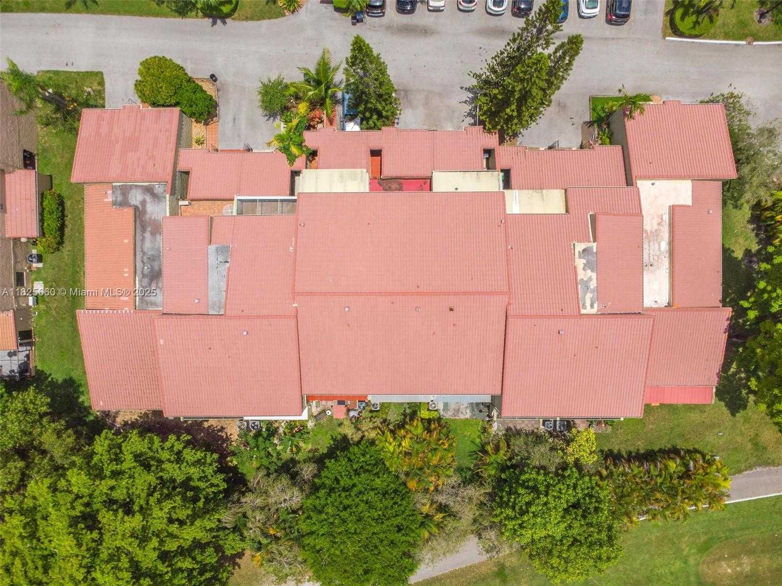 Small Image of 3538 ESTEPONA AVE #D-2, Doral Number 43