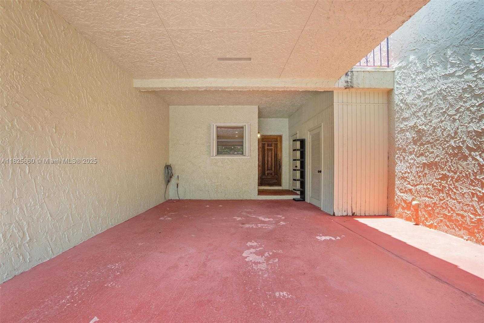 Small Image of 3538 ESTEPONA AVE #D-2, Doral Number 6
