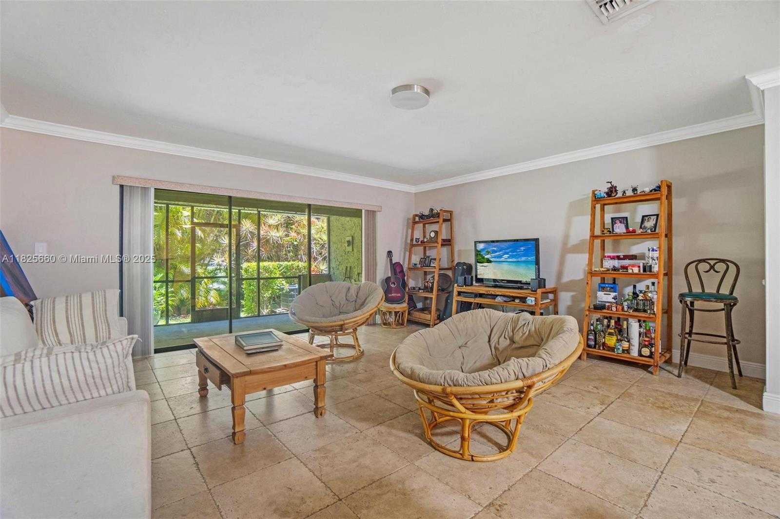 Small Image of 3538 ESTEPONA AVE #D-2, Doral Number 9