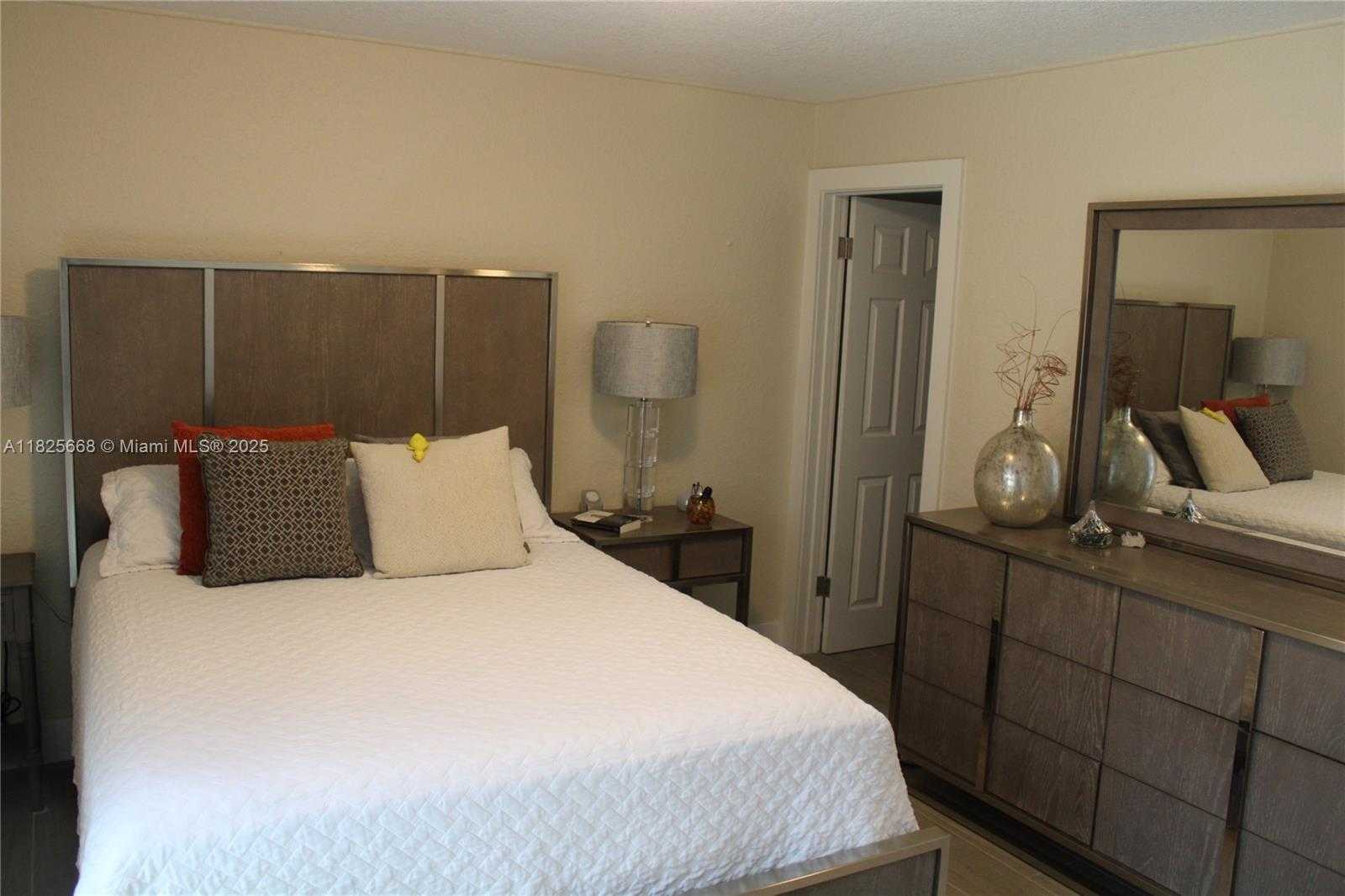 Small Image of 7201 MIAMI LAKES DR #B13, Miami Lakes Number 12