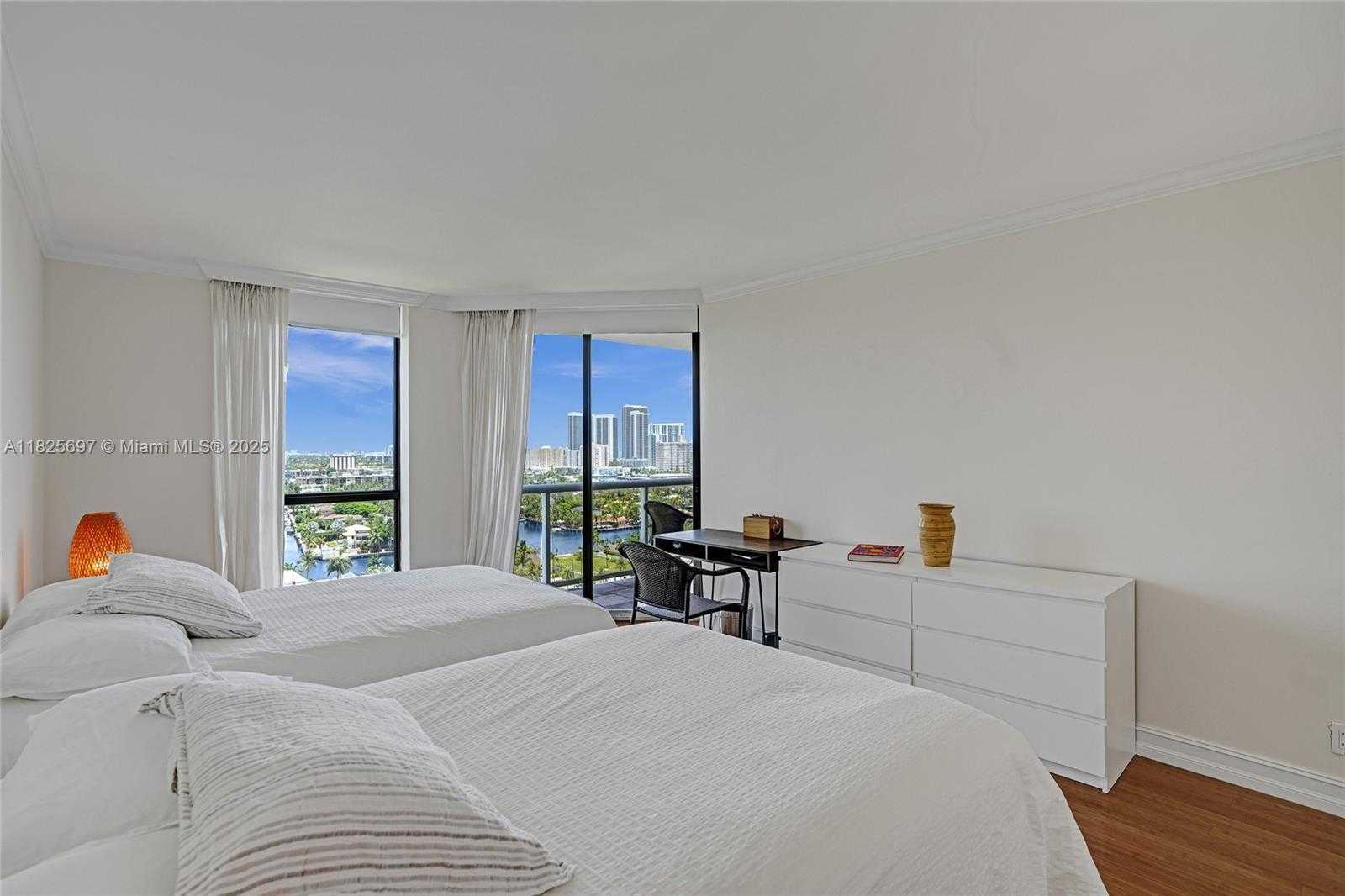 Small Image of 3640 YACHT CLUB DR #1704, Aventura Number 10