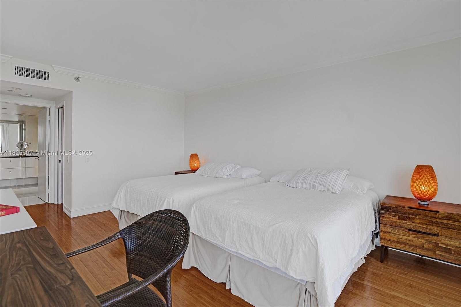 Small Image of 3640 YACHT CLUB DR #1704, Aventura Number 12
