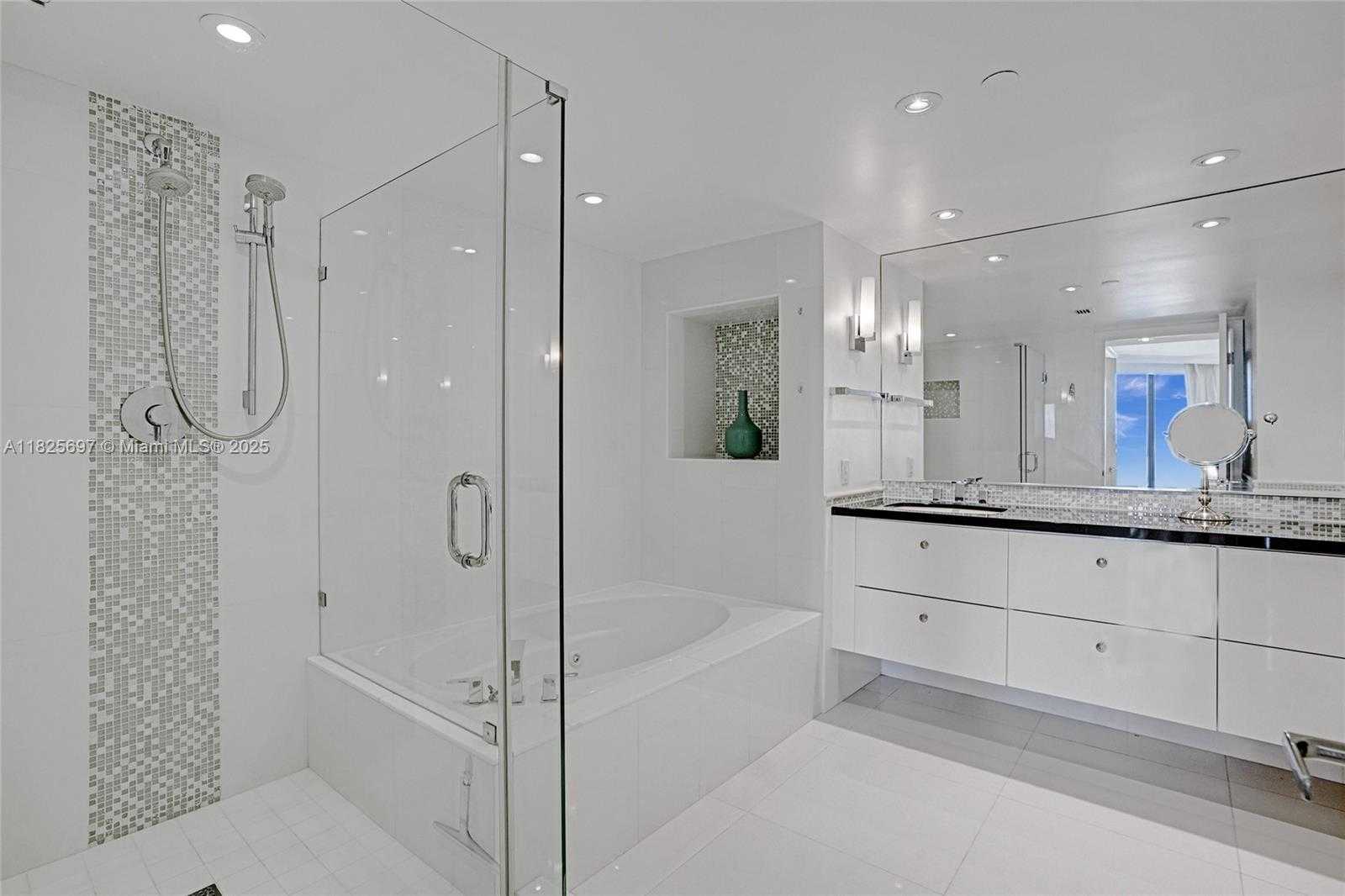 Small Image of 3640 YACHT CLUB DR #1704, Aventura Number 15
