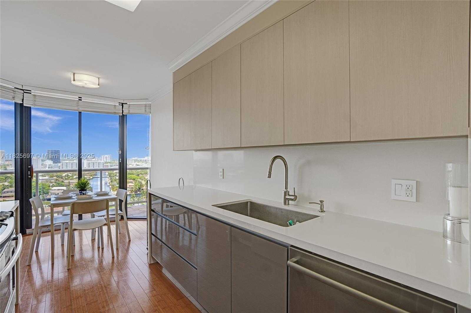 Small Image of 3640 YACHT CLUB DR #1704, Aventura Number 18