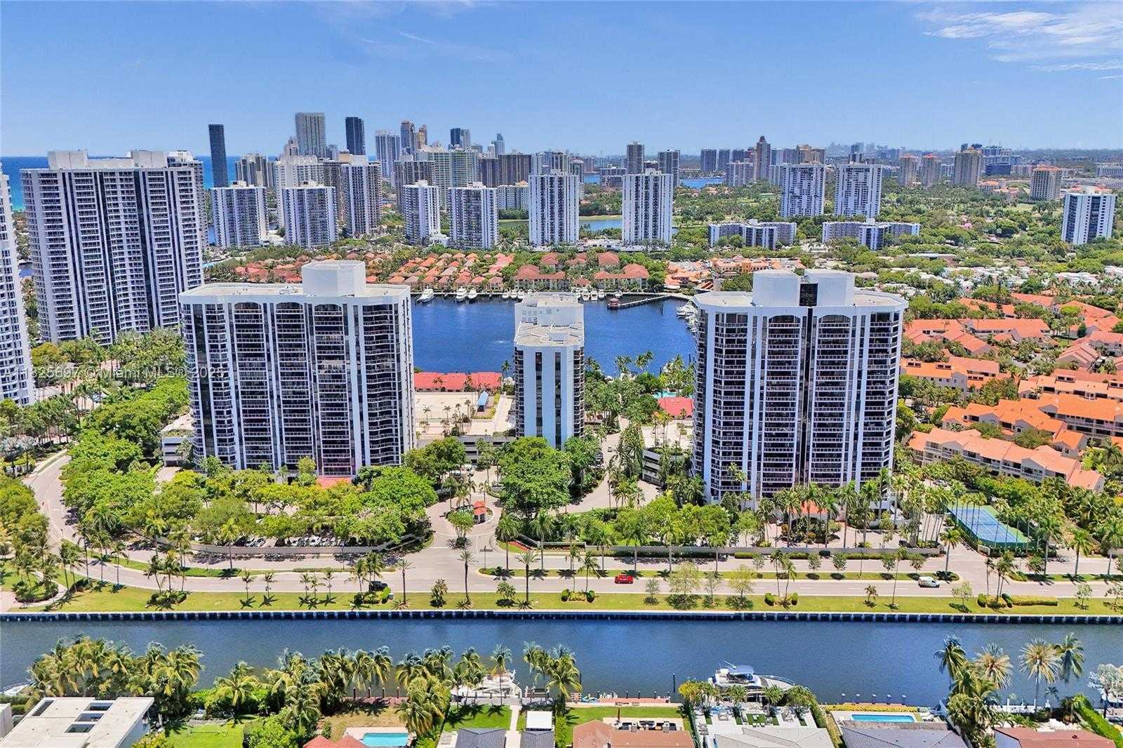 Small Image of 3640 YACHT CLUB DR #1704, Aventura Number 2