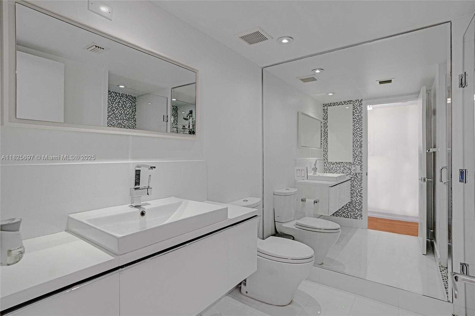 Small Image of 3640 YACHT CLUB DR #1704, Aventura Number 23