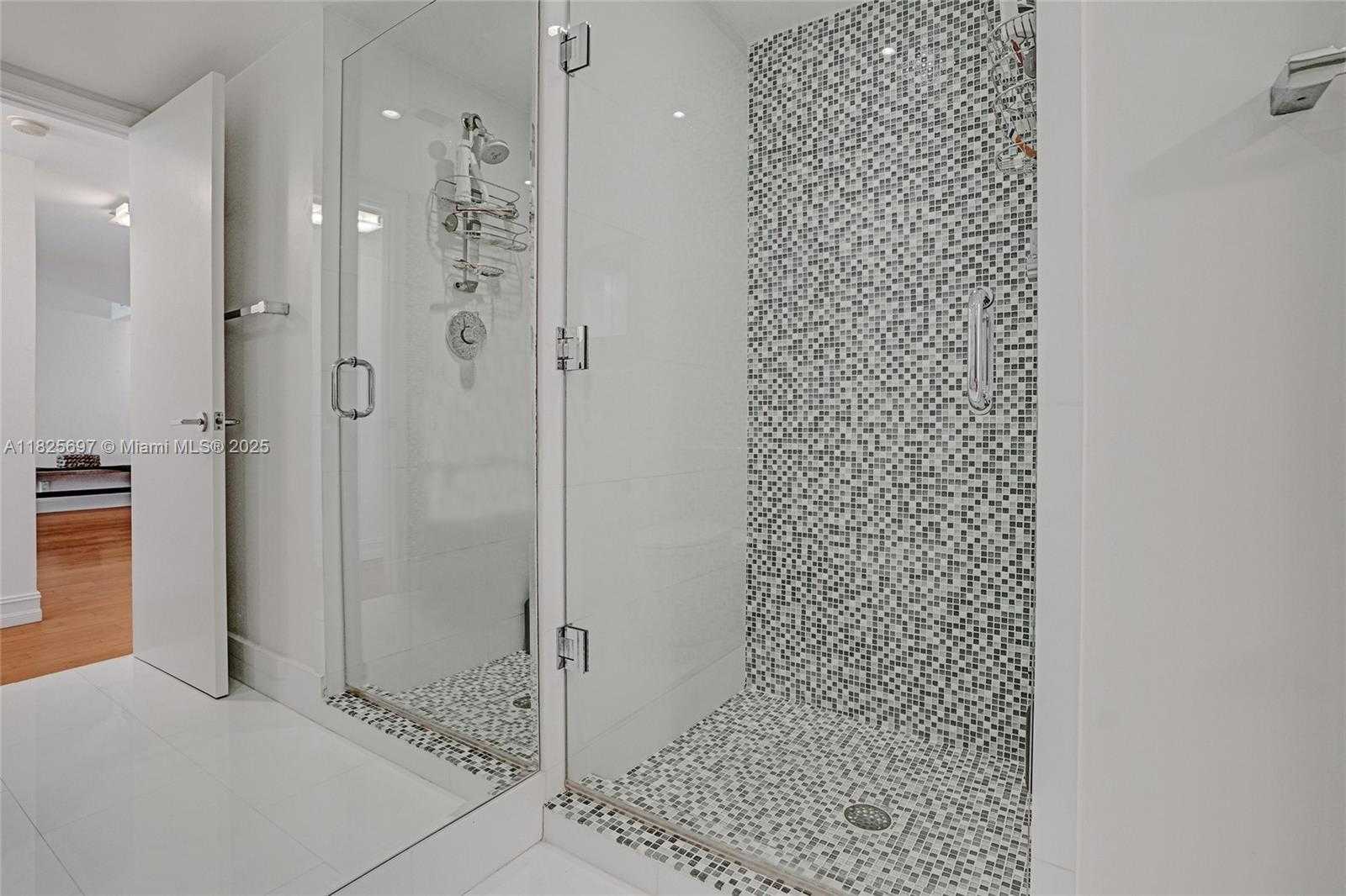 Small Image of 3640 YACHT CLUB DR #1704, Aventura Number 24