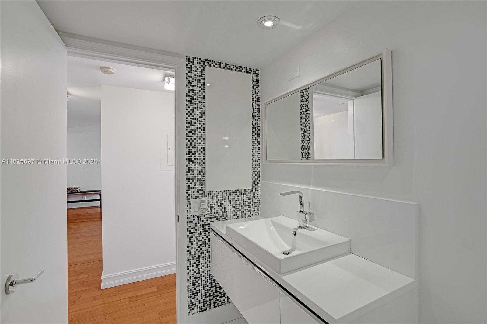 Small Image of 3640 YACHT CLUB DR #1704, Aventura Number 25