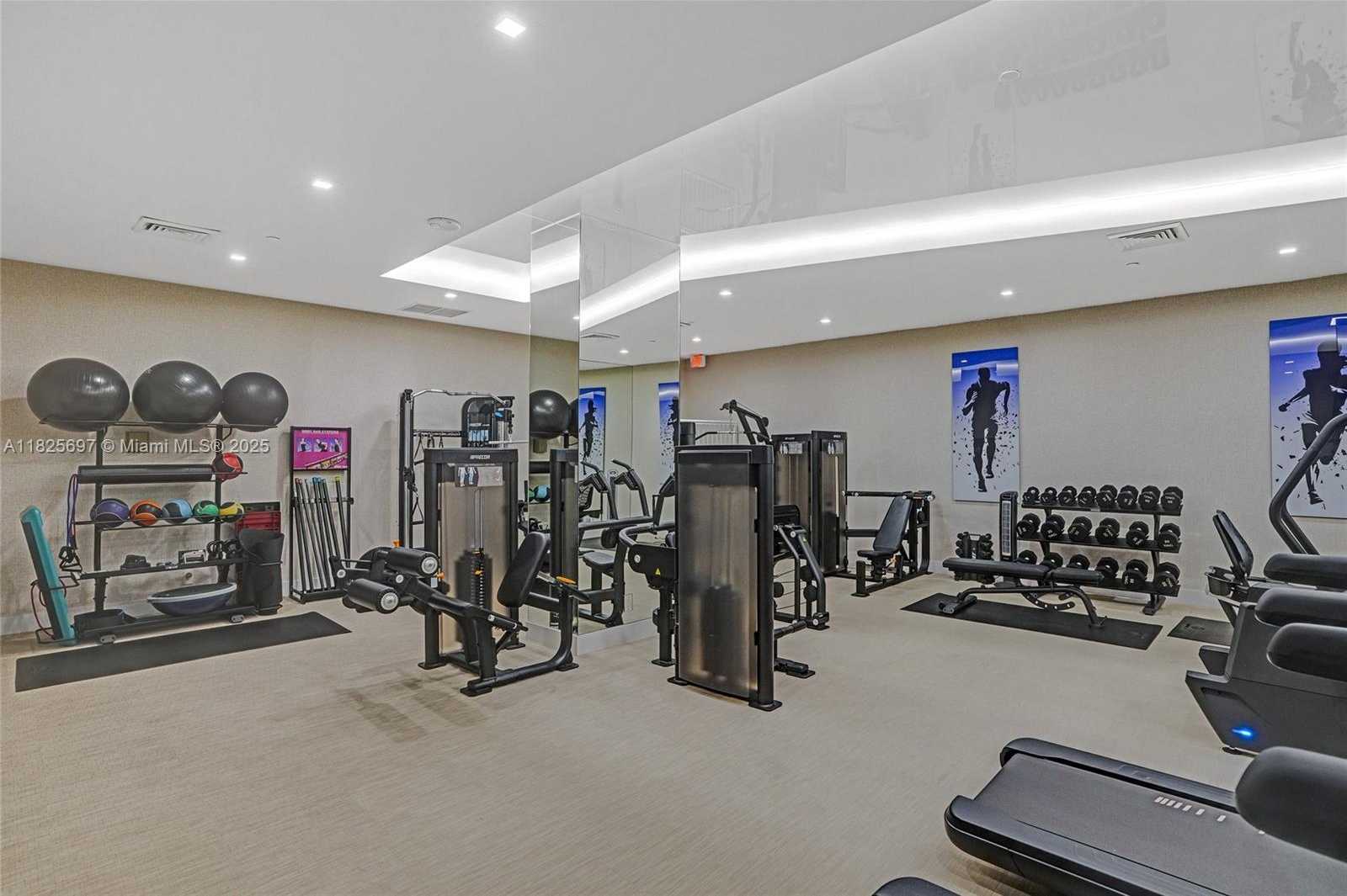 Small Image of 3640 YACHT CLUB DR #1704, Aventura Number 39