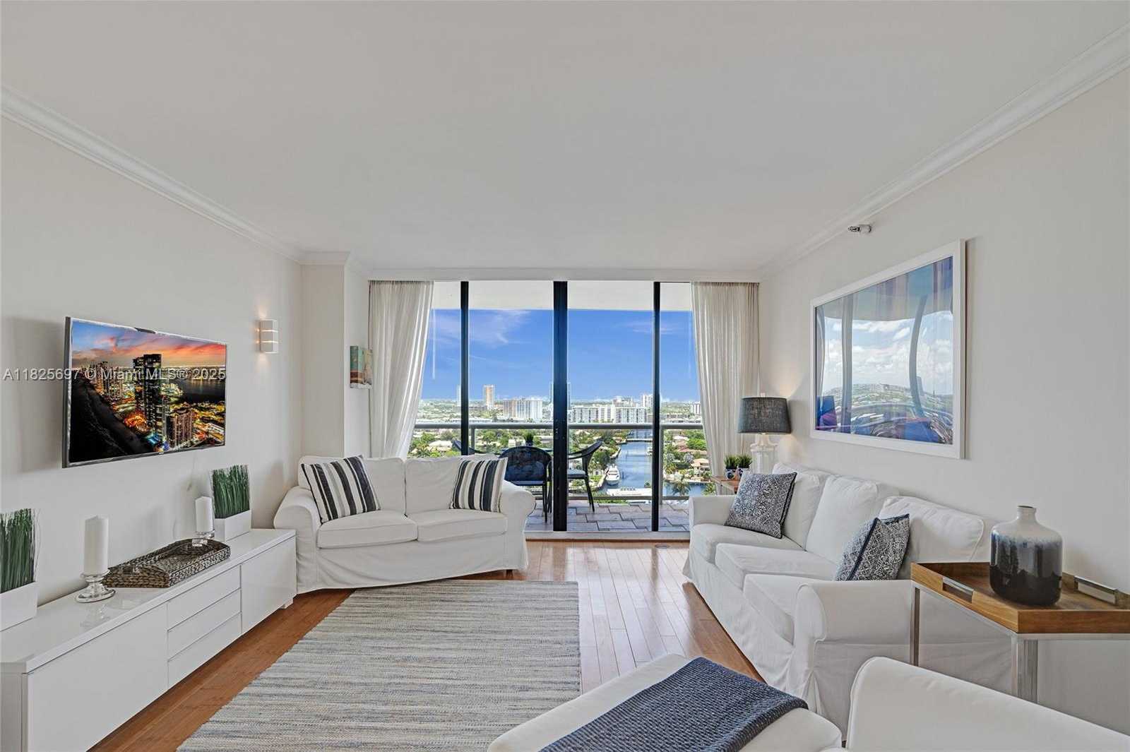 Small Image of 3640 YACHT CLUB DR #1704, Aventura Number 4
