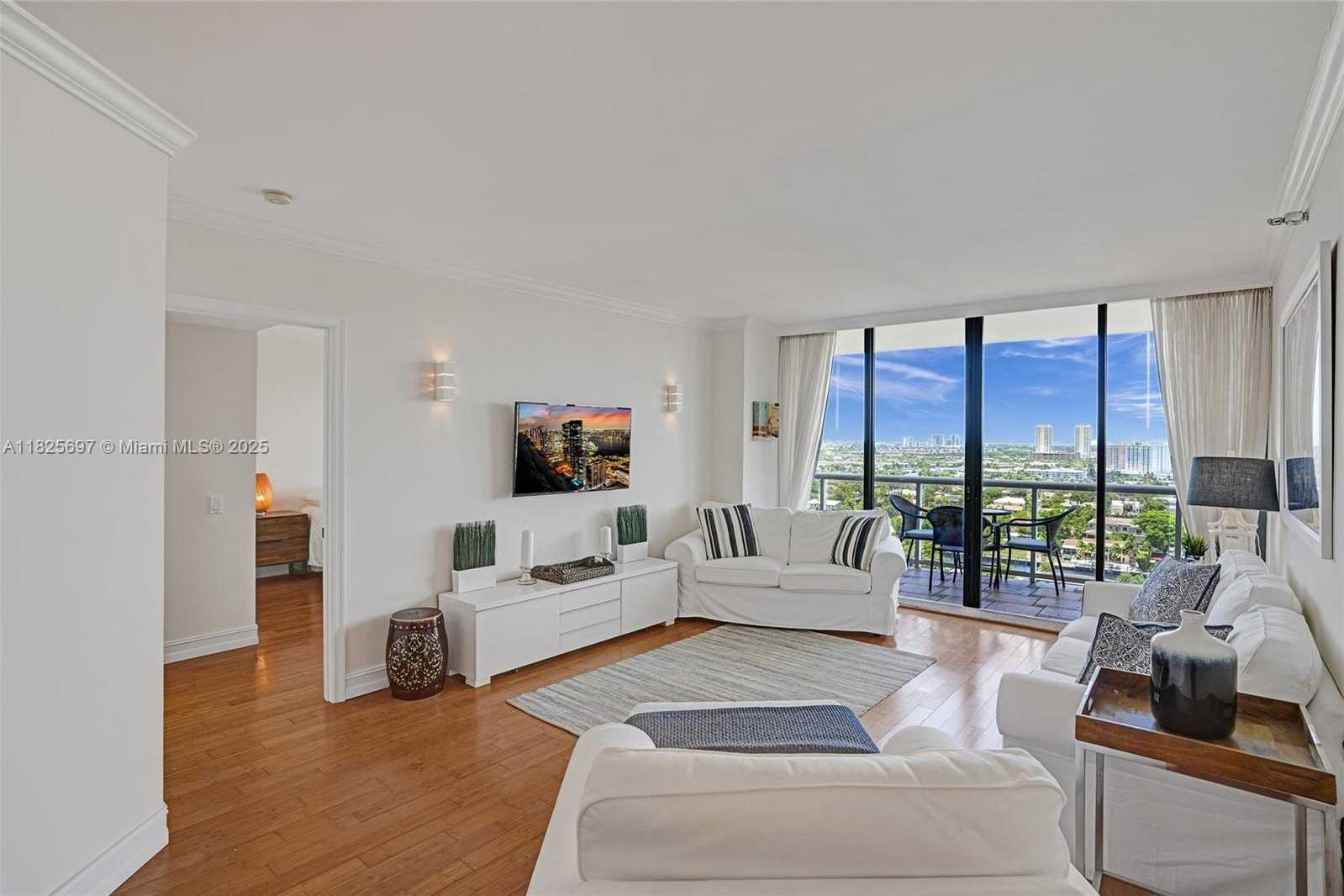 Small Image of 3640 YACHT CLUB DR #1704, Aventura Number 6