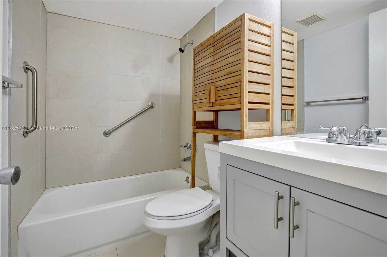 Small Image of 13155 SOUTH WEST 7TH CT #308E, Pembroke Pines Number 16