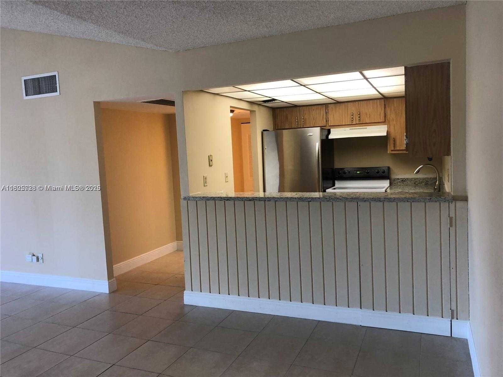Small Image of 5995 WASHINGTON ST #233, Hollywood Number 2