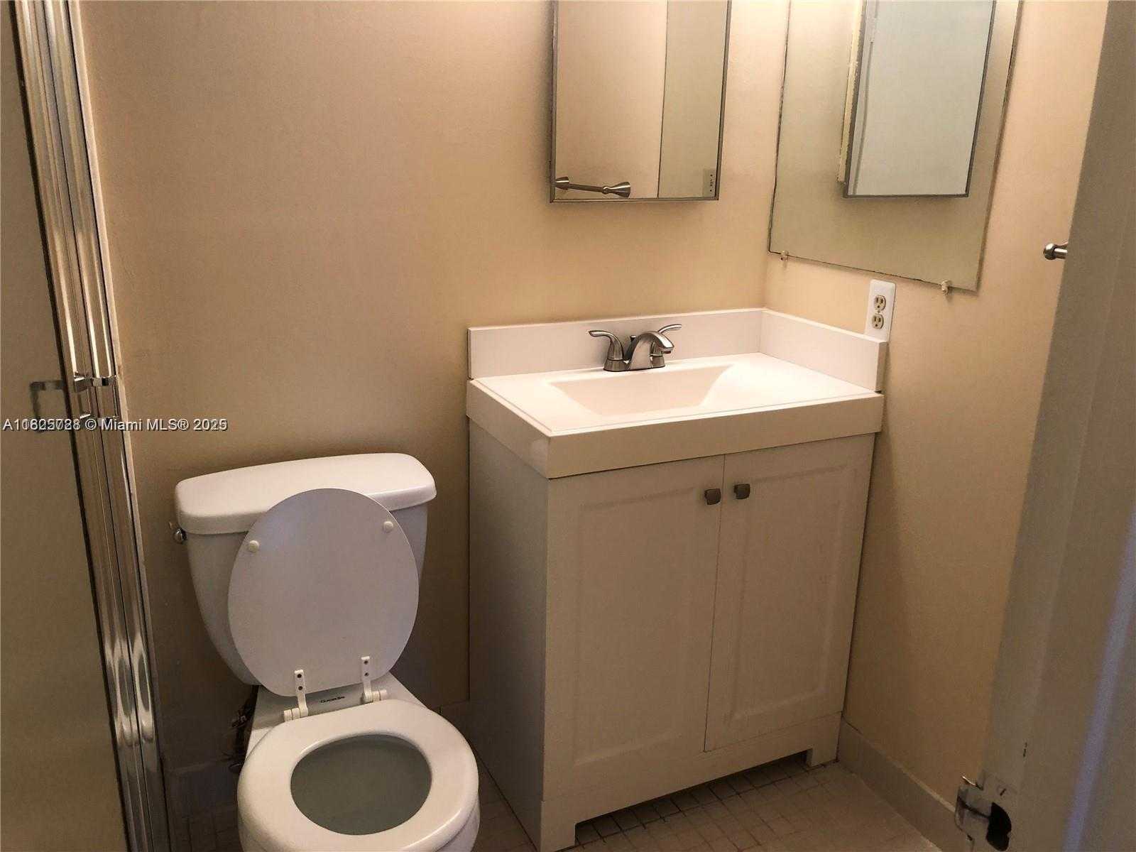 Small Image of 5995 WASHINGTON ST #233, Hollywood Number 6