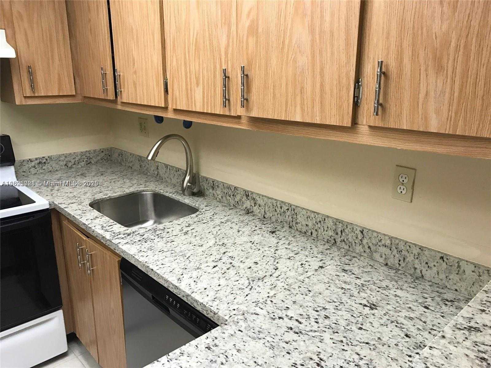 Small Image of 5995 WASHINGTON ST #233, Hollywood Number 9