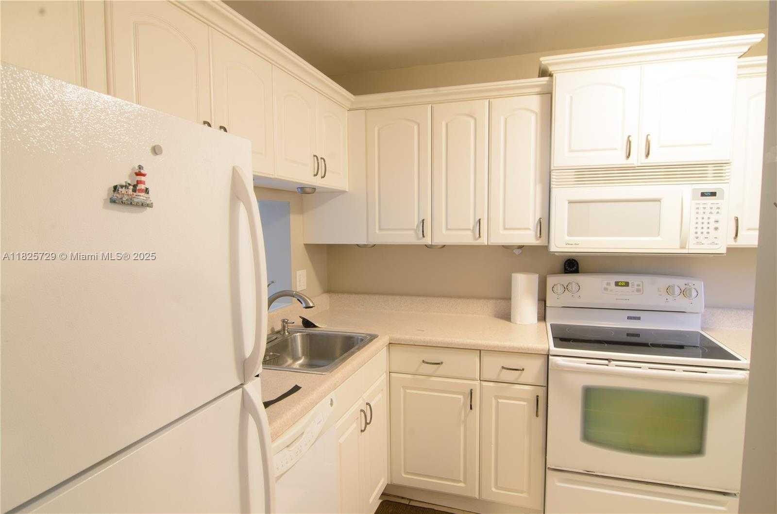 Small Image of 9420 POINCIANA PL #115, Davie Number 6