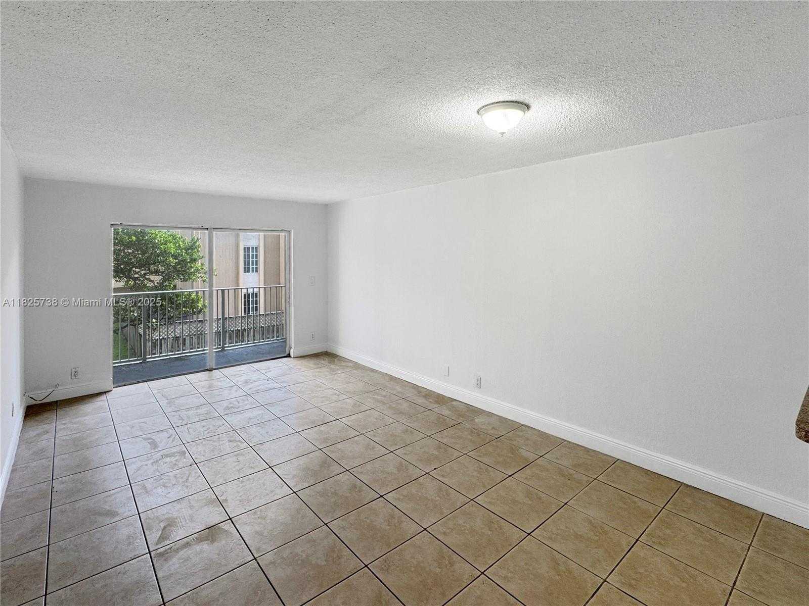 Small Image of 5201 GENEVA WAY #201, Doral Number 10