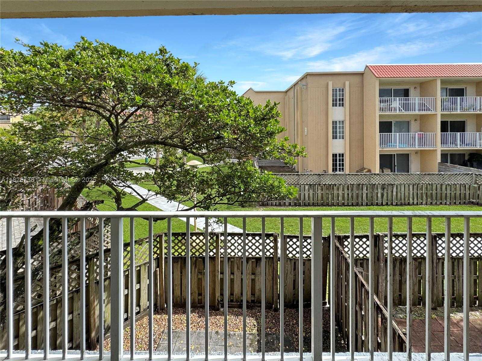 Small Image of 5201 GENEVA WAY #201, Doral Number 12