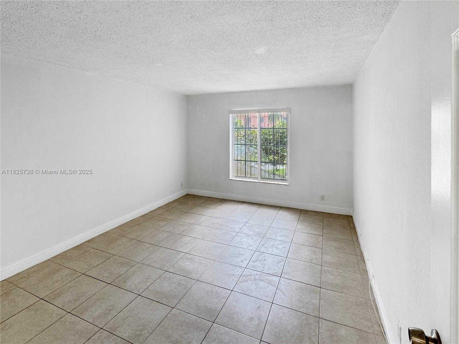 Small Image of 5201 GENEVA WAY #201, Doral Number 15