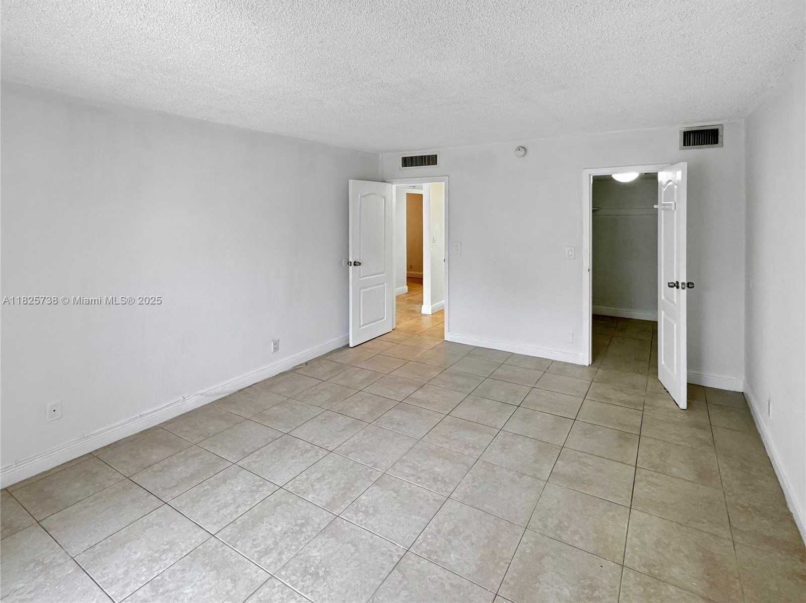 Small Image of 5201 GENEVA WAY #201, Doral Number 16