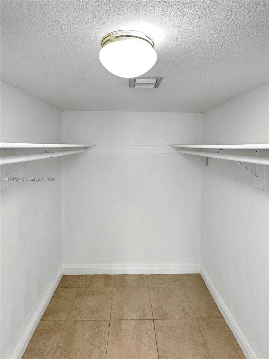 Small Image of 5201 GENEVA WAY #201, Doral Number 17