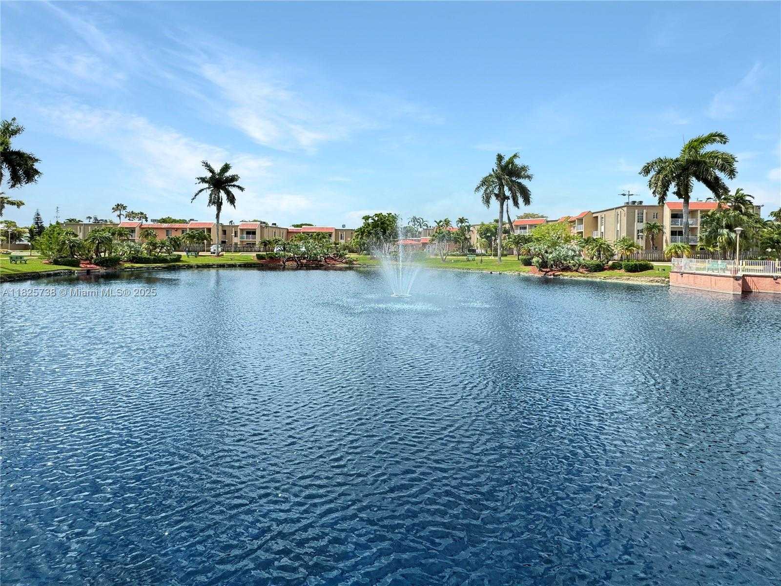 Small Image of 5201 GENEVA WAY #201, Doral Number 2