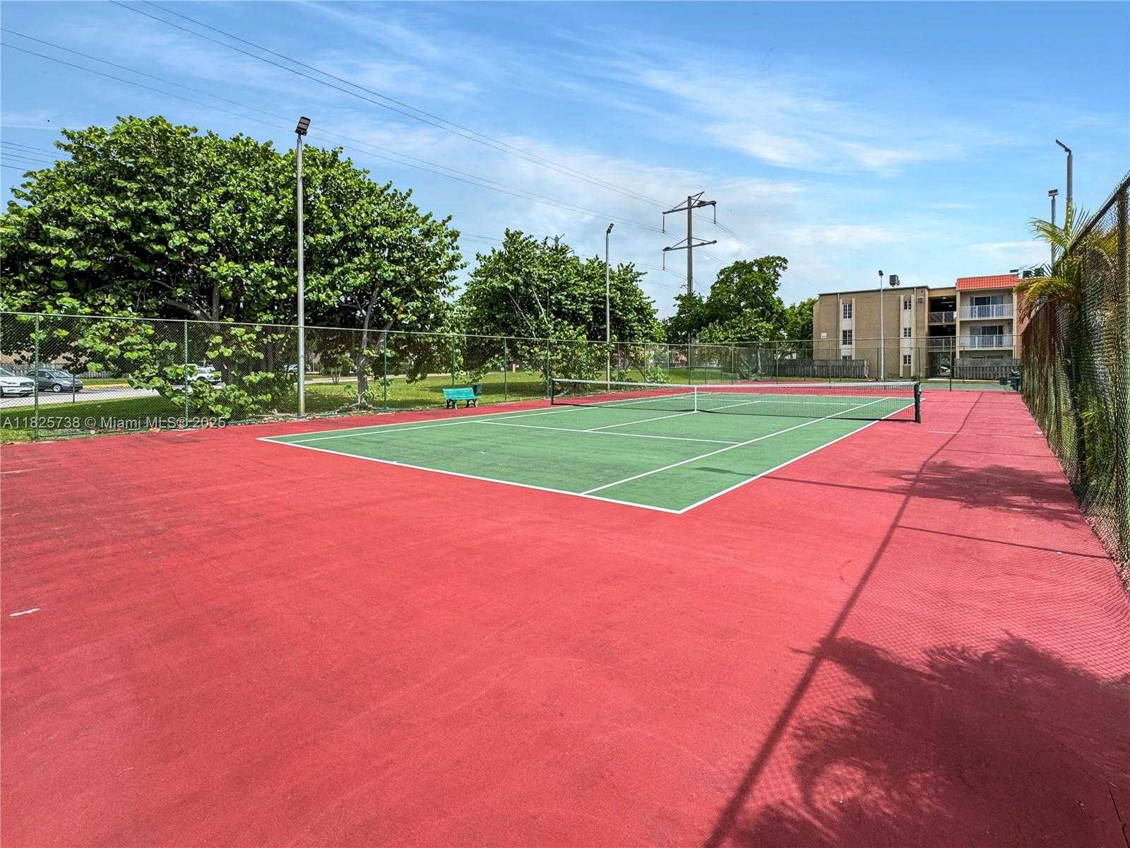 Small Image of 5201 GENEVA WAY #201, Doral Number 3