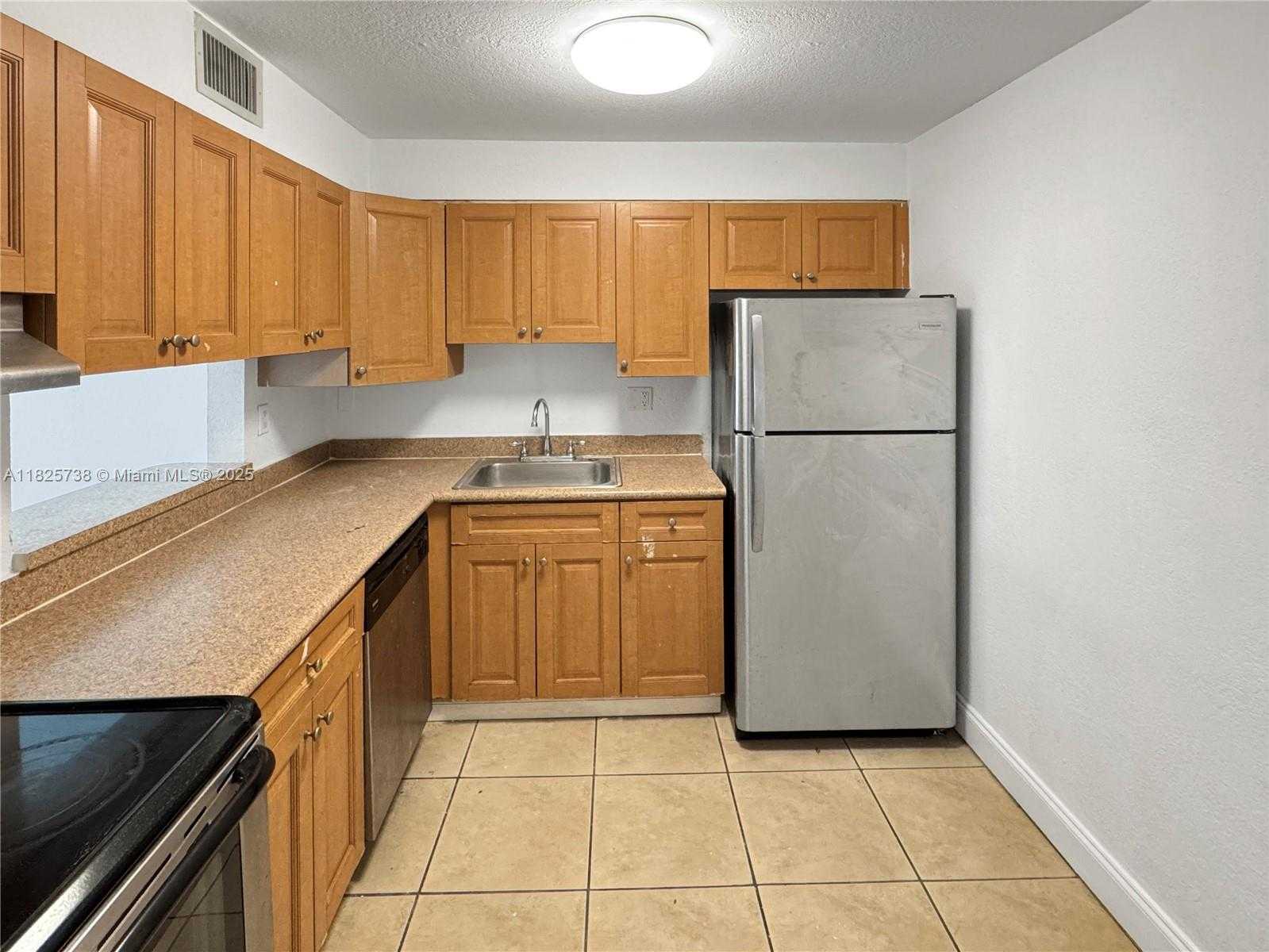Small Image of 5201 GENEVA WAY #201, Doral Number 7