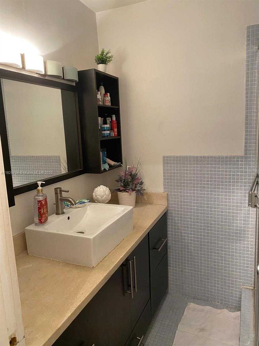 Small Image of 19001 NORTH EAST 14TH AVE #325, Miami Number 11