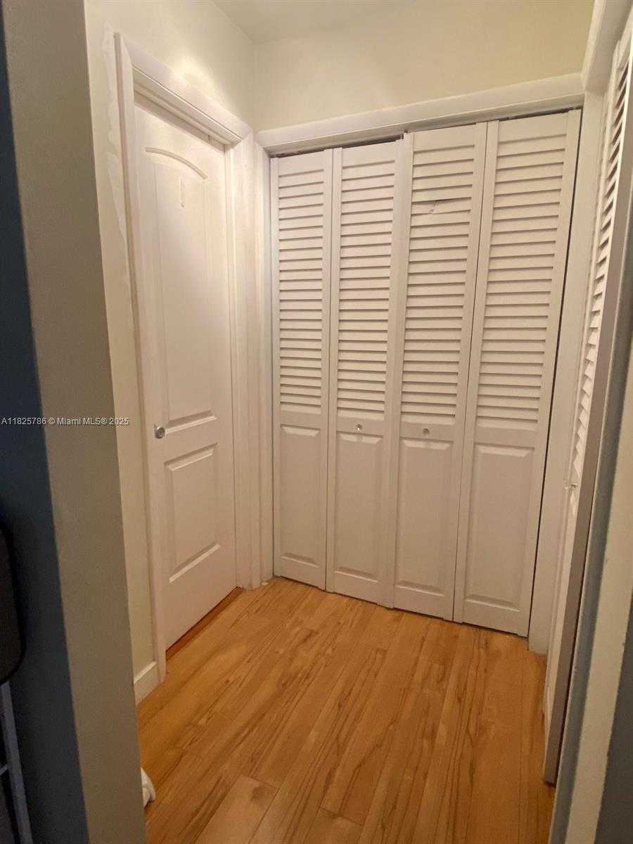 Small Image of 19001 NORTH EAST 14TH AVE #325, Miami Number 14