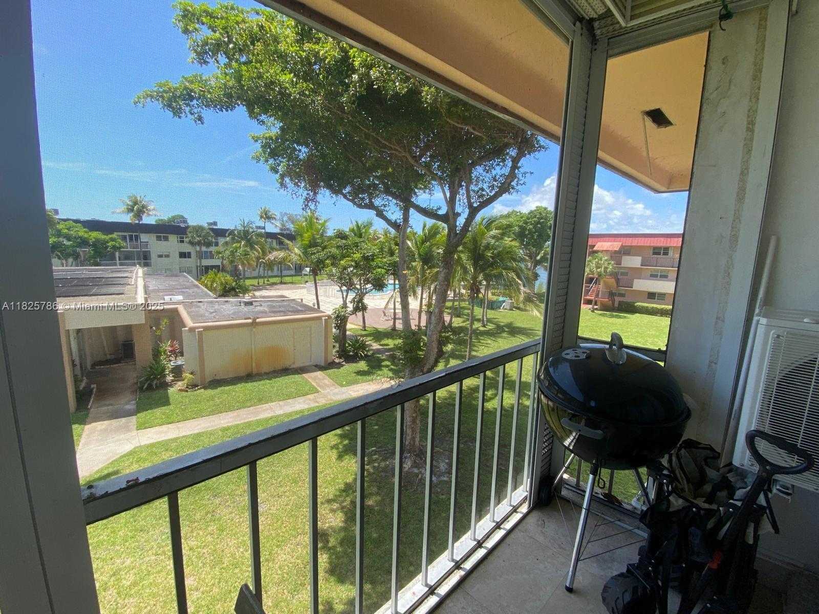 Small Image of 19001 NORTH EAST 14TH AVE #325, Miami Number 15