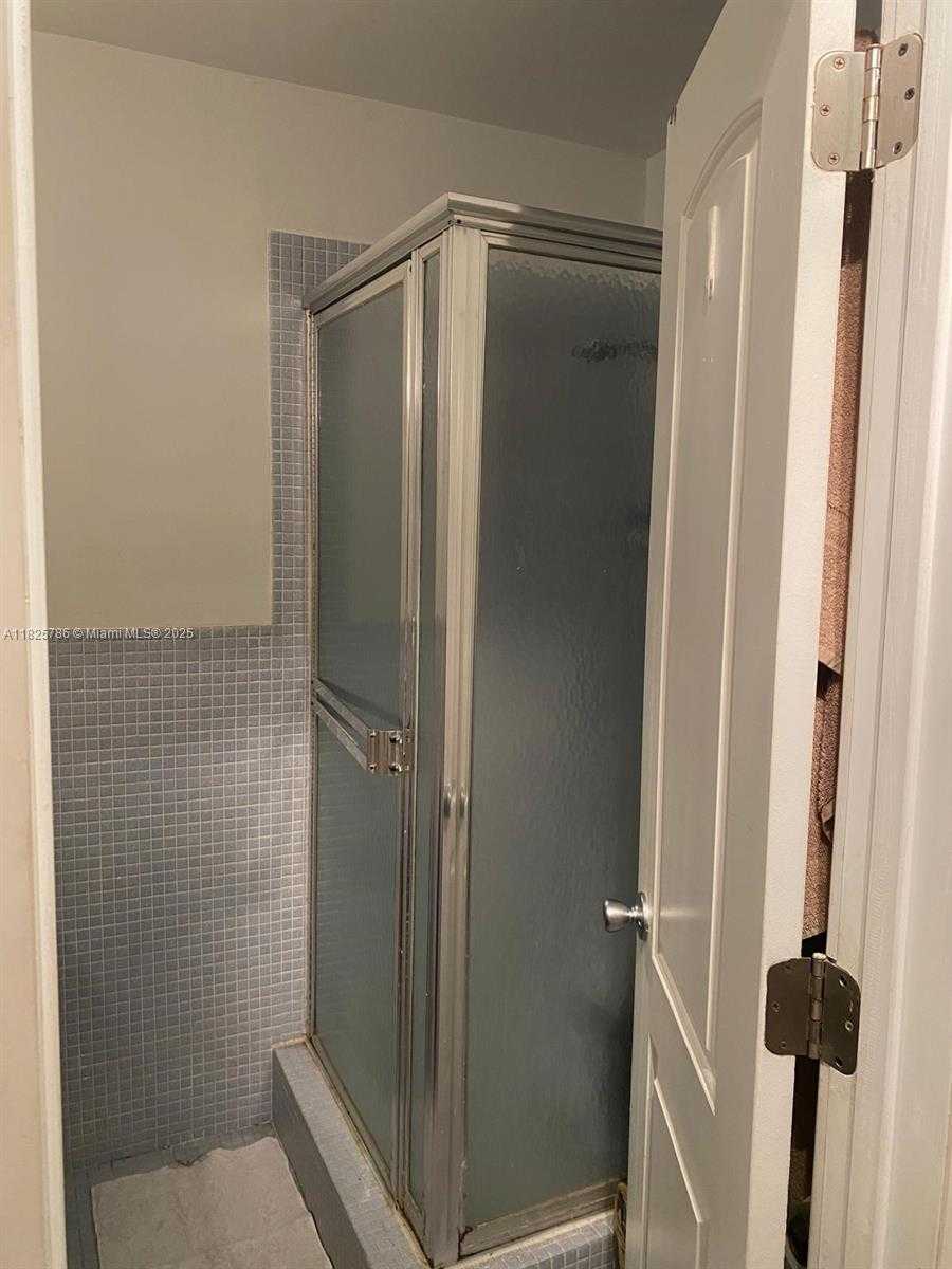 Small Image of 19001 NORTH EAST 14TH AVE #325, Miami Number 17