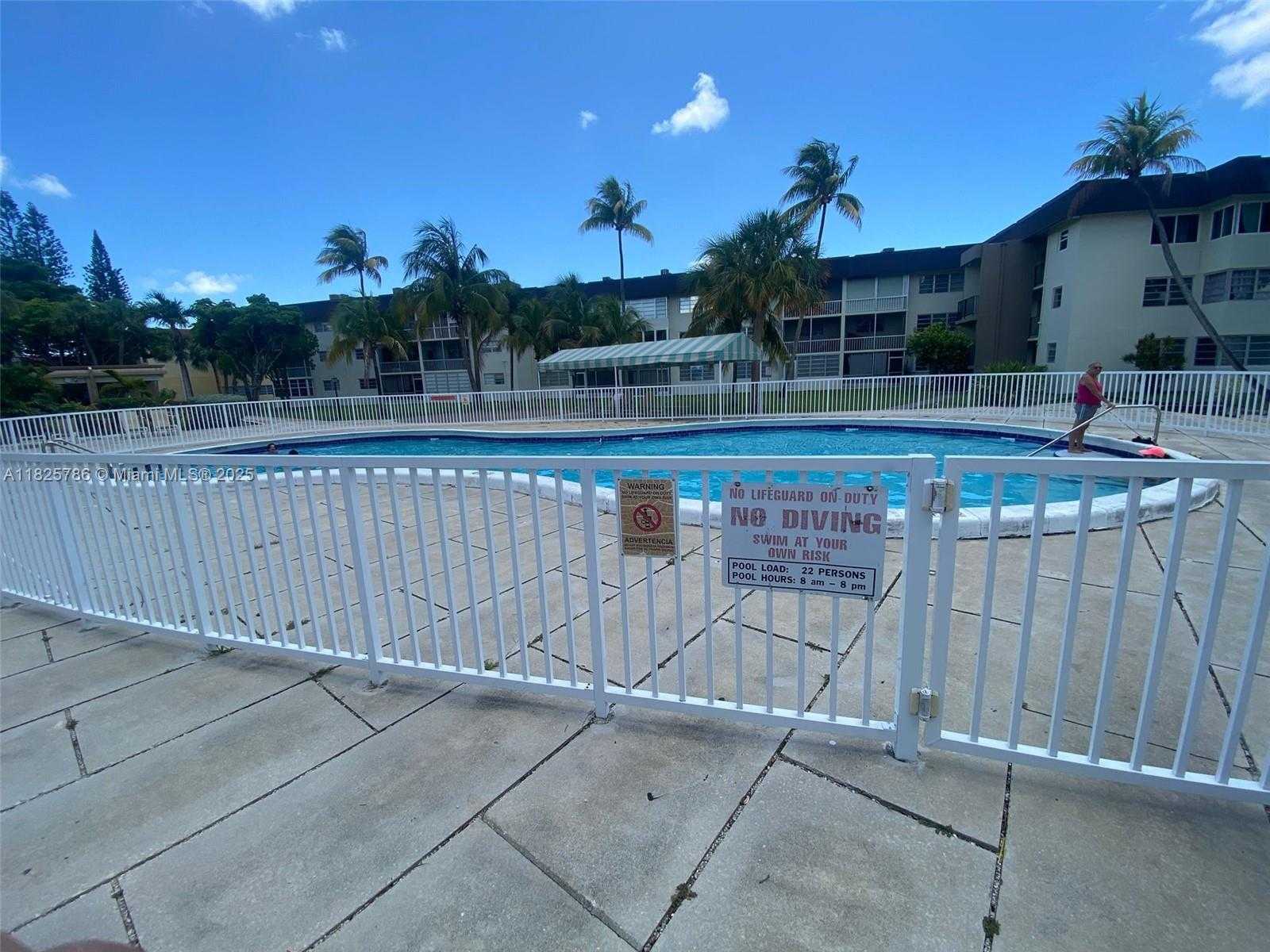 Small Image of 19001 NORTH EAST 14TH AVE #325, Miami Number 26