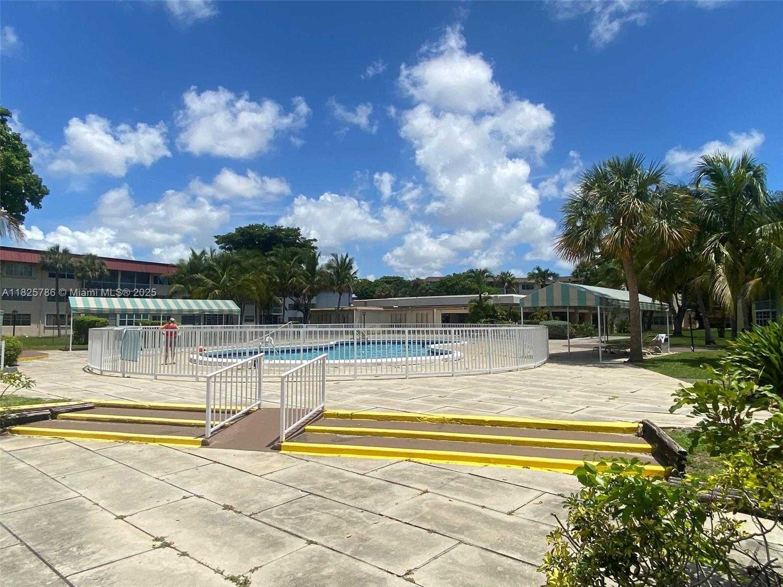 Small Image of 19001 NORTH EAST 14TH AVE #325, Miami Number 28