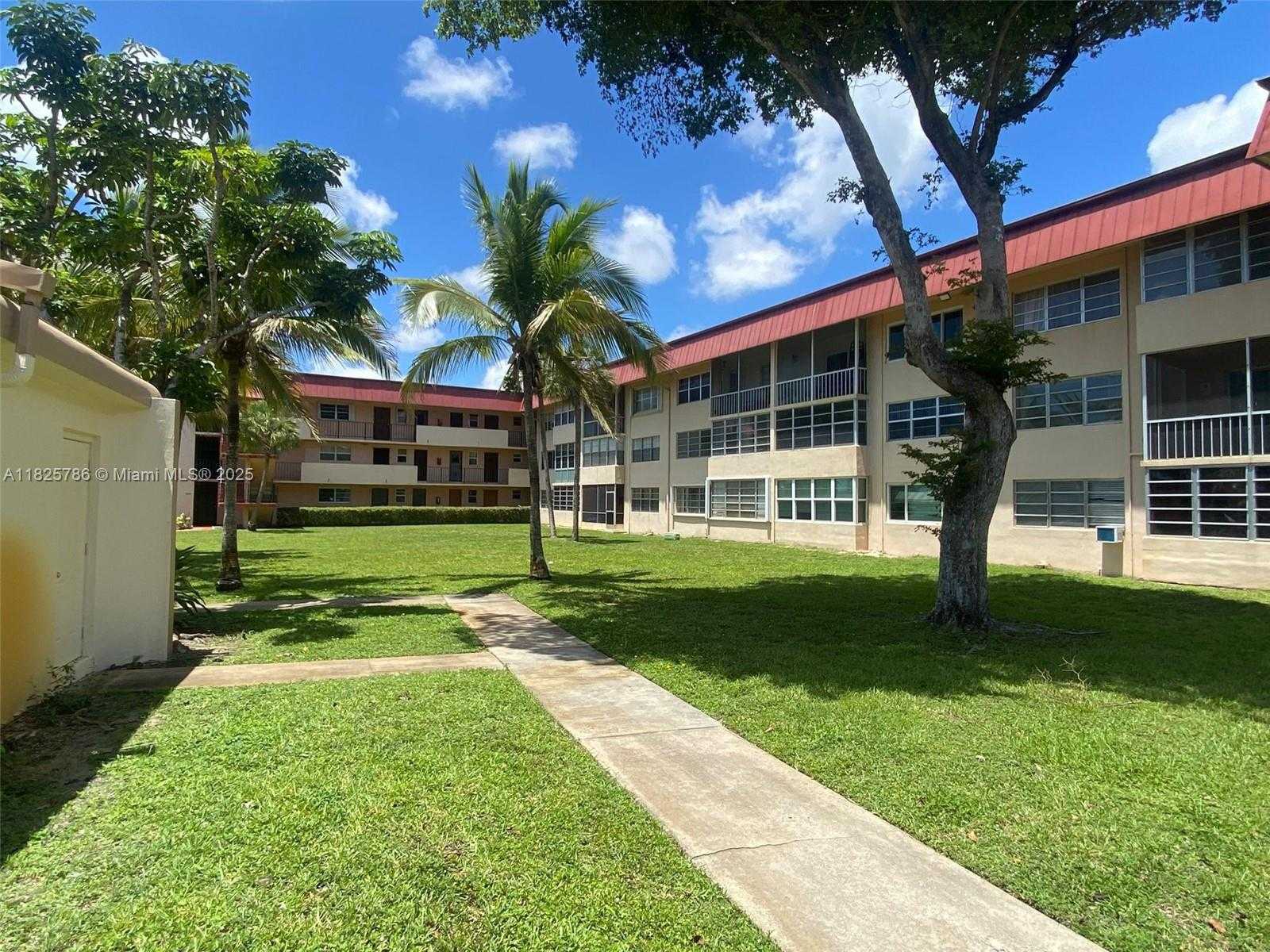 Small Image of 19001 NORTH EAST 14TH AVE #325, Miami Number 31