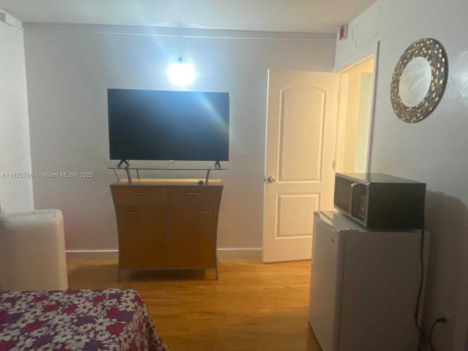Small Image of 19001 NORTH EAST 14TH AVE #325, Miami Number 7