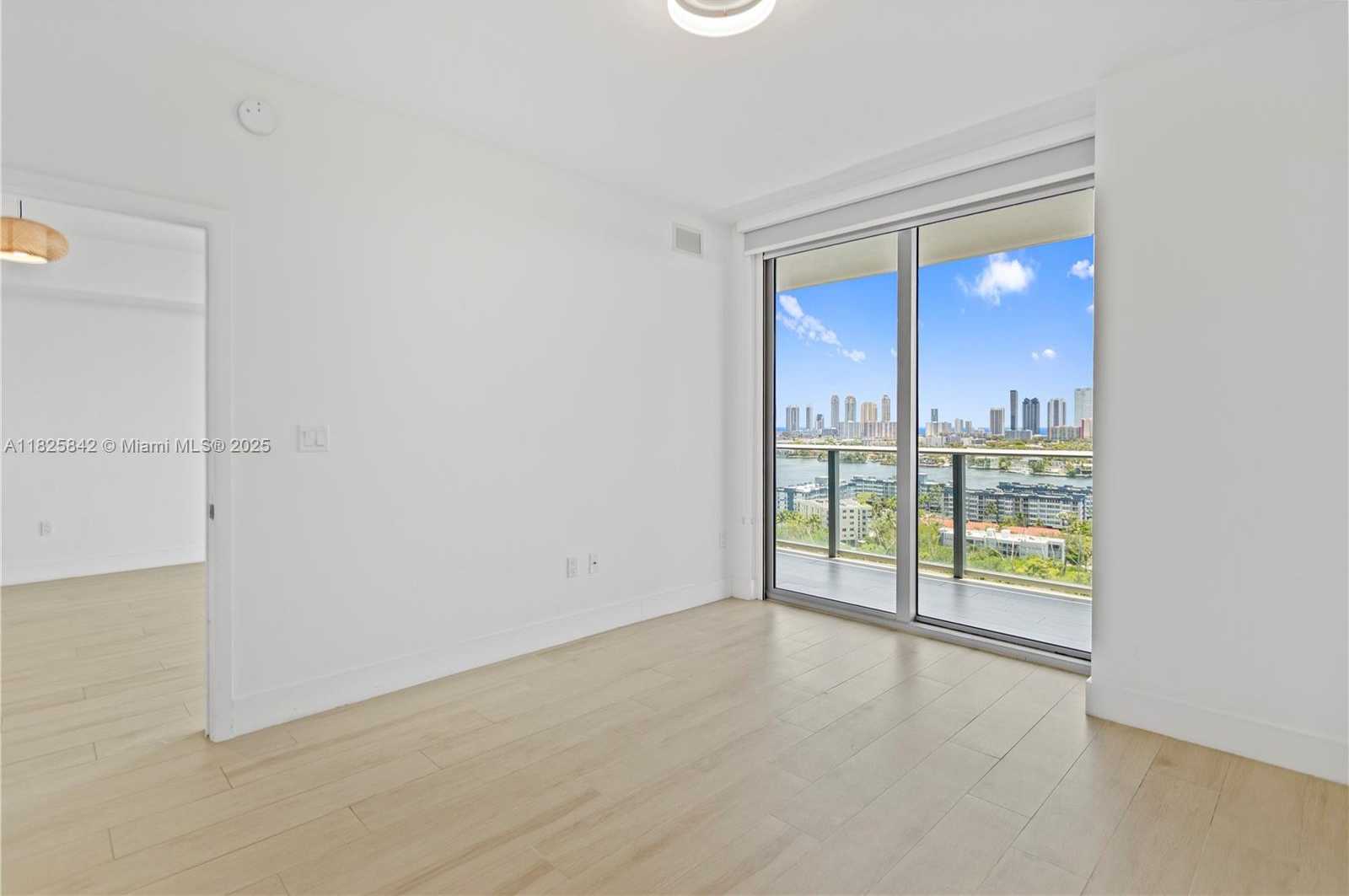 Small Image of 16385 BISCAYNE BLVD #1918, North Miami Beach Number 42