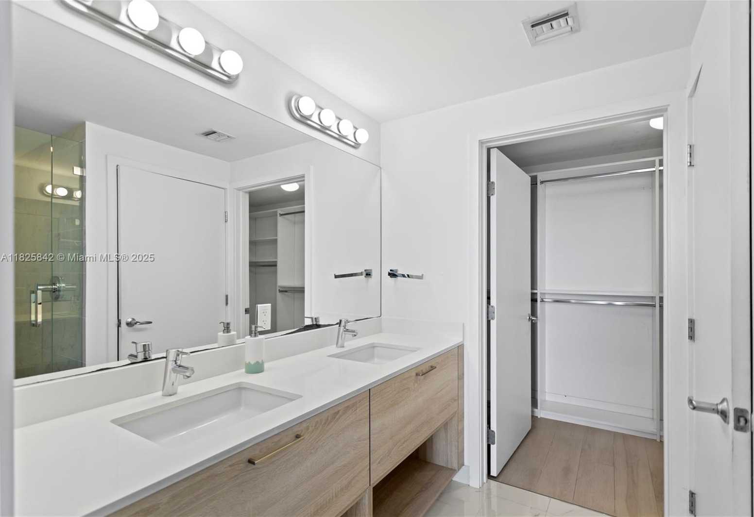 Small Image of 16385 BISCAYNE BLVD #1918, North Miami Beach Number 45